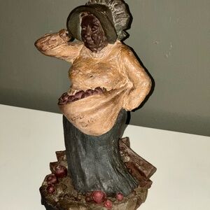 SIGNED APPLE ANNIE Tom Clark Gnome Figurine Mountain Country Woman 10” Tall 1983